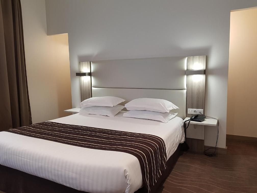 Brit Hotel De Grignan Виши Экстерьер фото