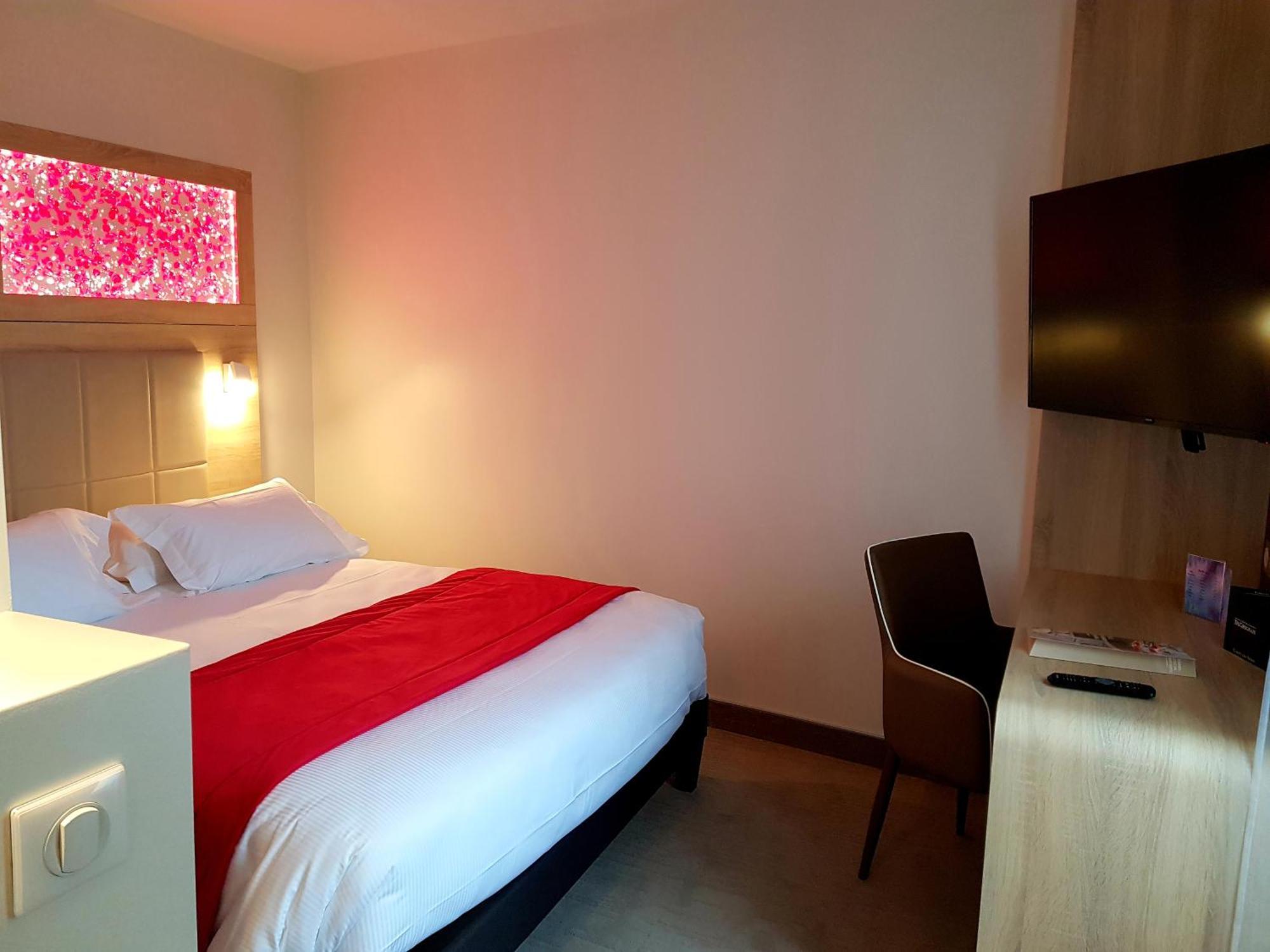 Brit Hotel De Grignan Виши Экстерьер фото