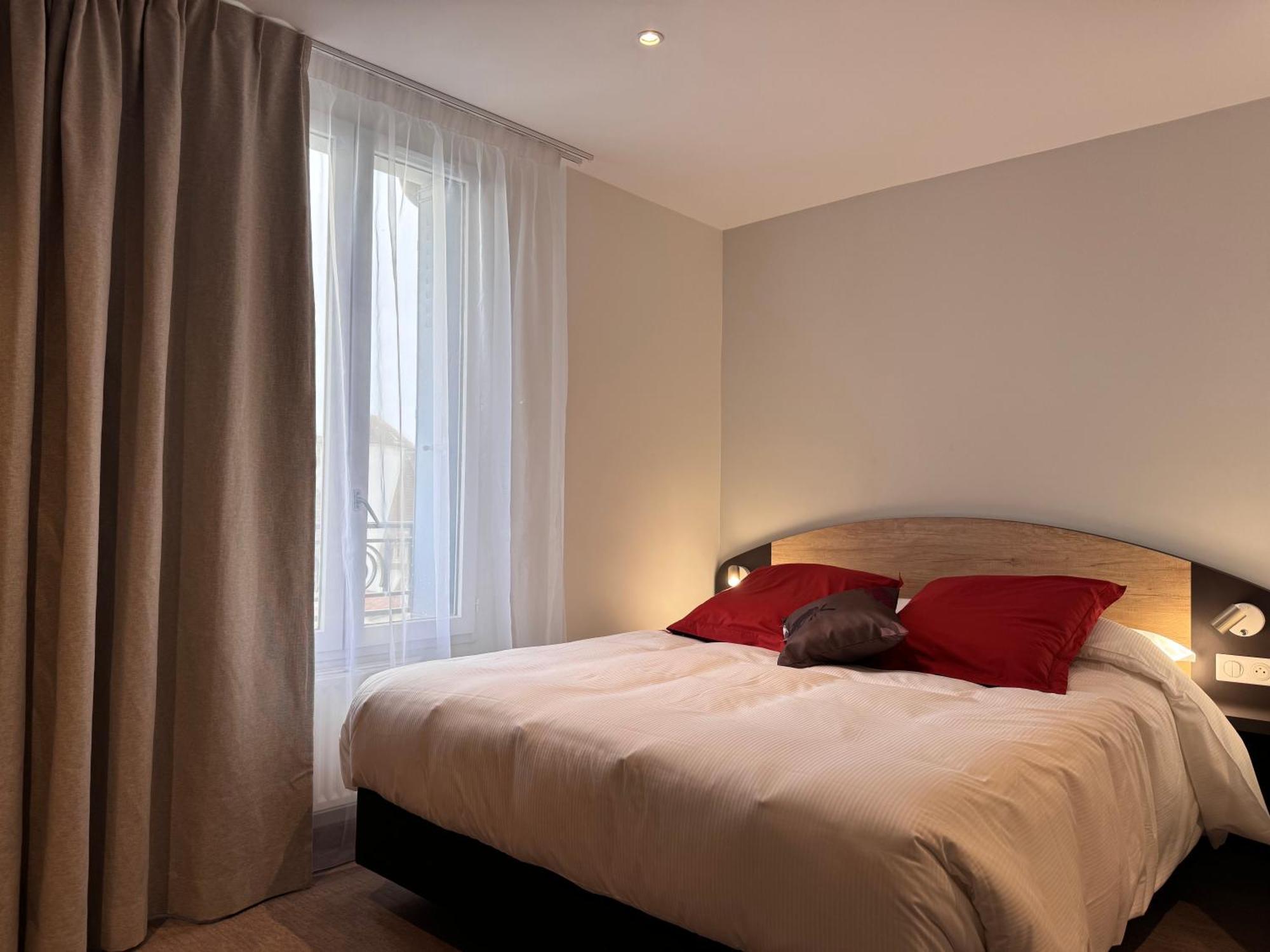 Brit Hotel De Grignan Виши Экстерьер фото