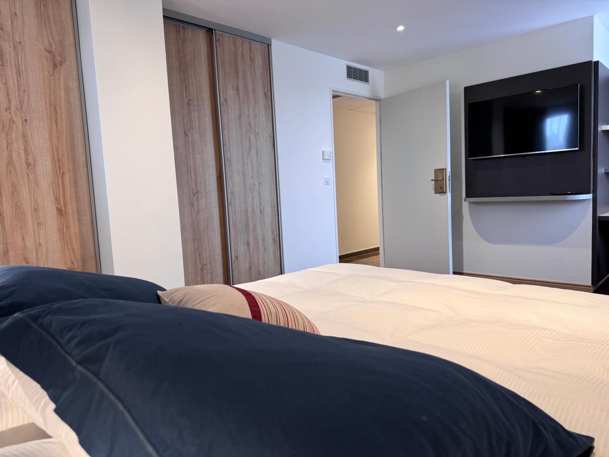 Brit Hotel De Grignan Виши Экстерьер фото