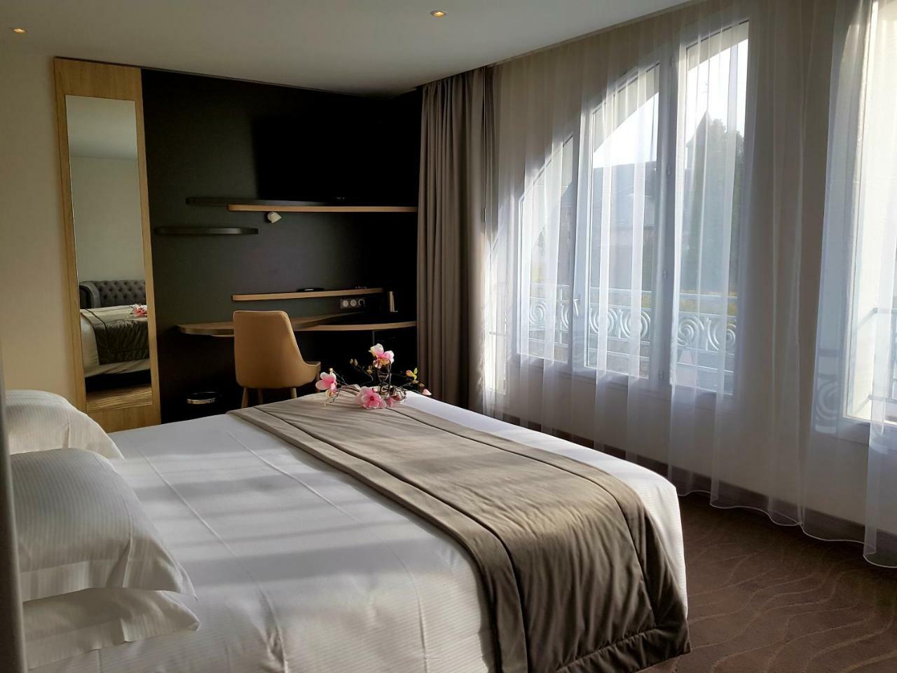 Brit Hotel De Grignan Виши Экстерьер фото